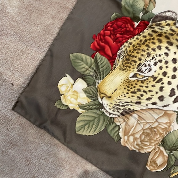 Salvatore Ferragamo silk scarf 33.75 inches X 33.75 inches - Picture 4 of 9